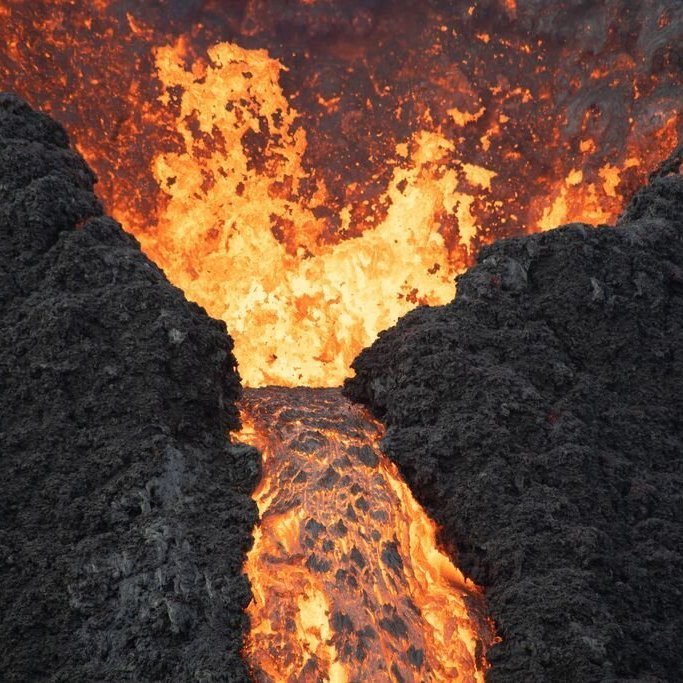 medium-eldgos_geldingadalir_27_03_2021-08