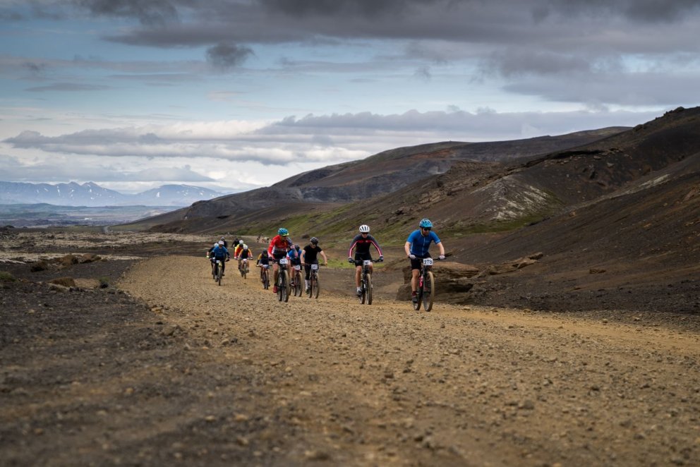Hljóreiðamenn á leið inn að Vigdísarvöllum