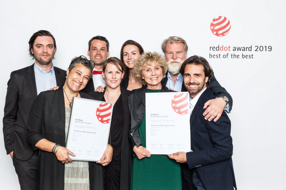 Hönnunarteymið með verðlaunin eftirsóttu.