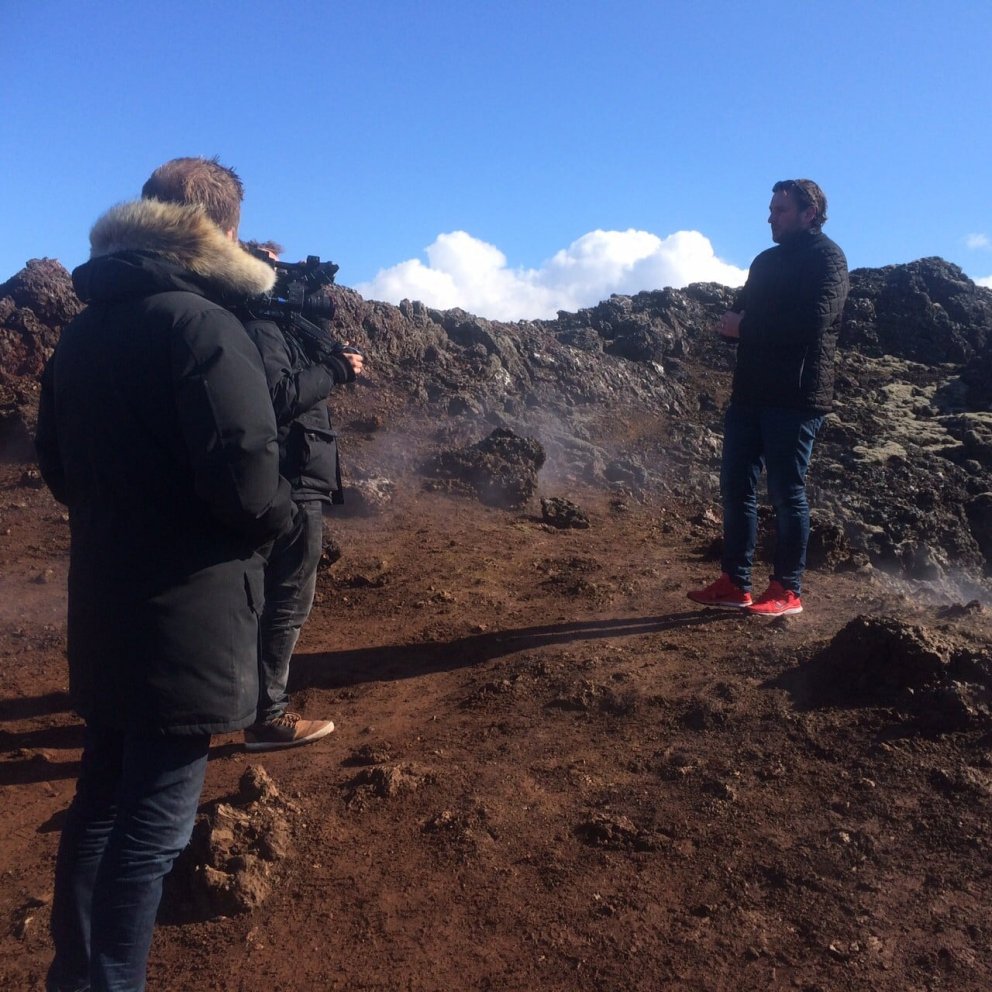 Við tökur á #AskGudmundur í Eldvörpum