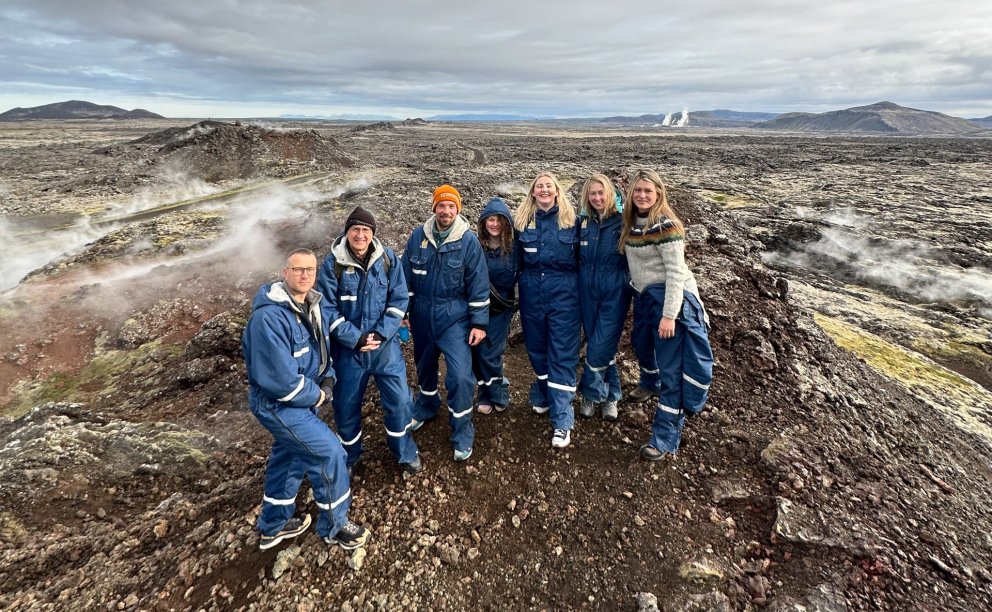 Ótruleg upplifun við Eldvörp í stillu og góðu veðri. Þar var stoppað og boðið upp á kleinur, flatkök…