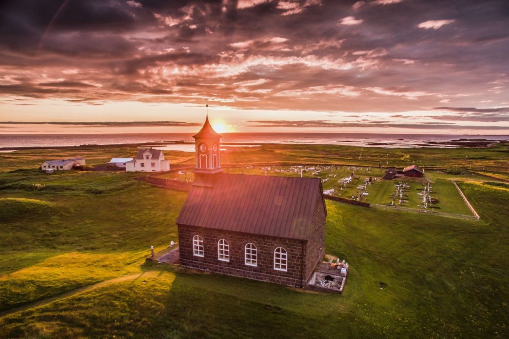 Hvalsneskirkja í Sandgerði @OZZOphotography