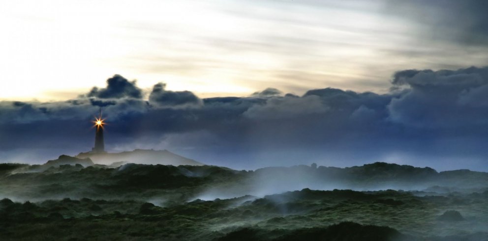 Reykjanesviti séð frá Gunnuhver