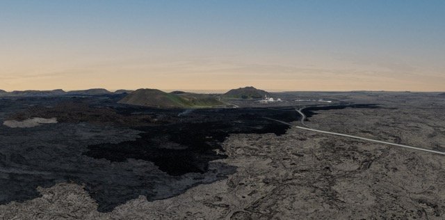 A overview of the Sundhnuksgigar with Grindavik and the Blue lagoon in the background. Image: Ingibe…