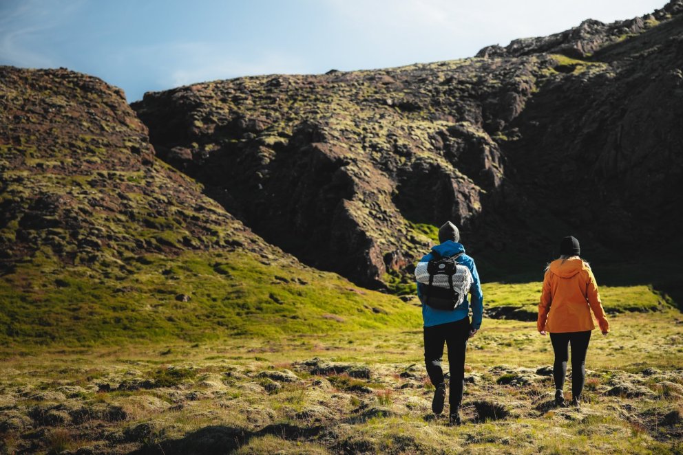 People hiking in Reykjanes. Image: Thrainn Kolbeinsson