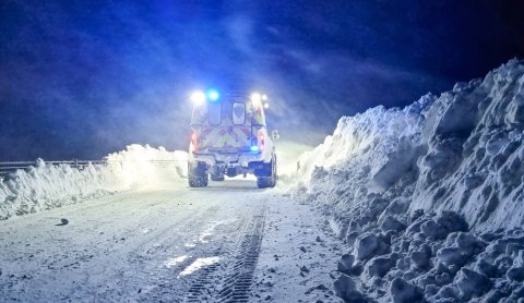 It has snowed heavily and SAR members have been working nonstop all weekend. Picture: SAR Þorbjörn 2…