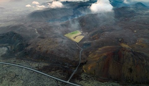 An overview of the parking 2 (Volcanoskali) and the eruption site in Mt. Fagradalsfjall. Image: Hord…