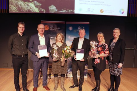 Eigendur Hótel Keflavík hlutu þakkarverðlaun á síðasta vetrarfundi.