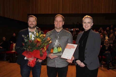 Tómas Young fyrir miðju ásamt Daníel Einarssyni frá Reykjanes Geopark og Þuríði Aradóttur Braun frá …